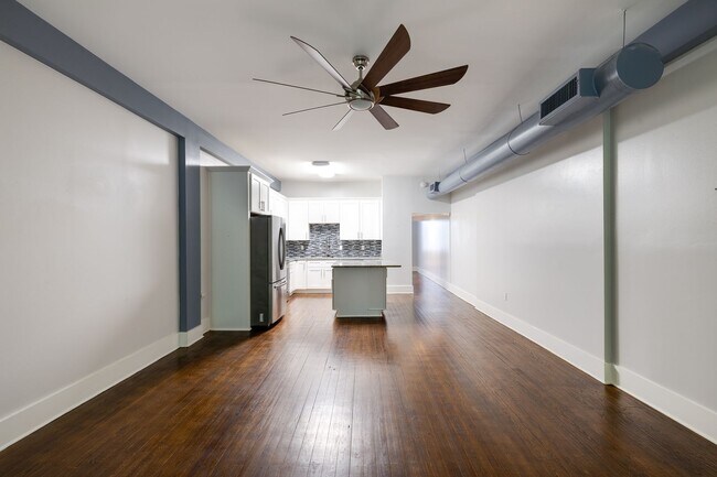 Building Photo - 1 bedroom, 1 bath updated condo in downtow...