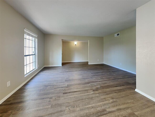 Building Photo - 5618 Hickory Forest Dr