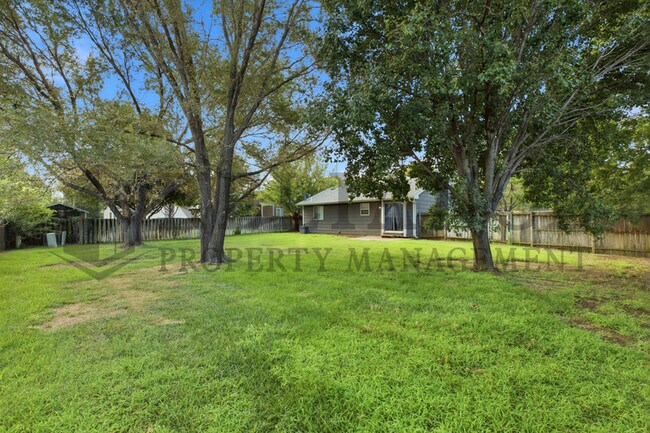Building Photo - 2770 N Parkridge Ct
