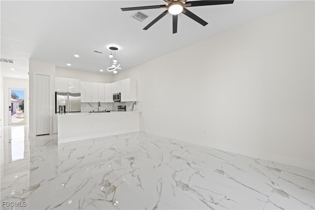 Building Photo - 428 Petite Ave
