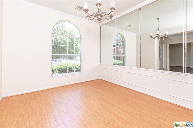 Building Photo - 2122 Modoc Dr