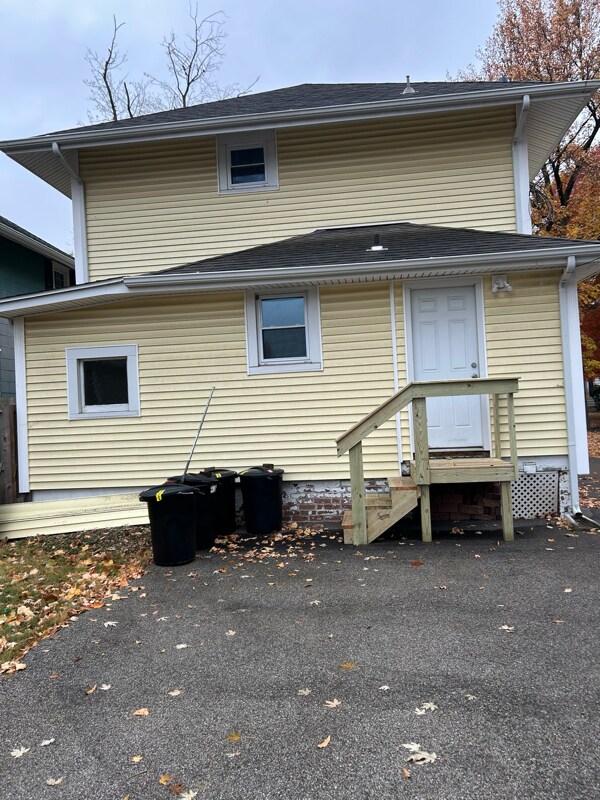 Building Photo - 1209 W Governor St