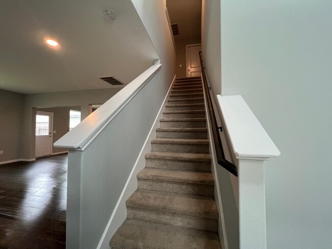 Building Photo - 17823 Pumpkin Vine Dr