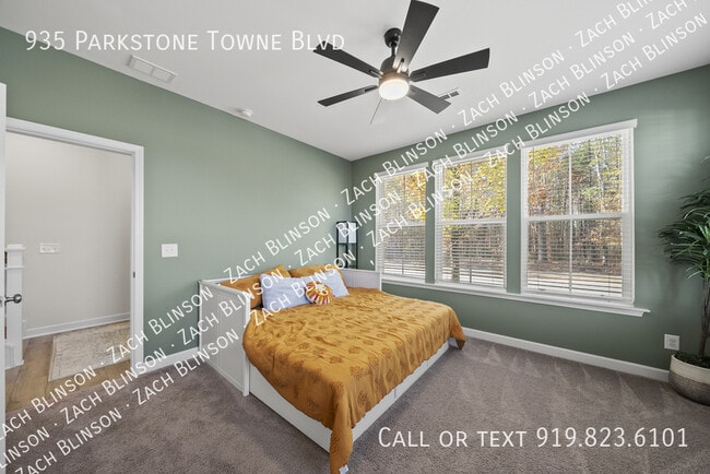 Building Photo - 935 Parkstone Towne Blvd