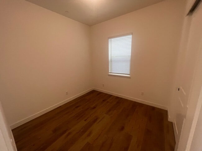 Building Photo - 4 Bed / 3 Bath | Crocker Village Home Available Now