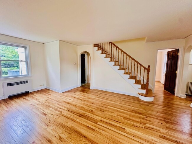 Building Photo - 47 Aqueduct Ave