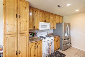 Building Photo - Stunning 4 Bedroom Home in St. George! Pet Friendly!