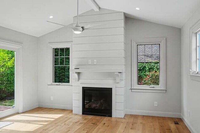 Building Photo - 1704 Barroilhet Ave