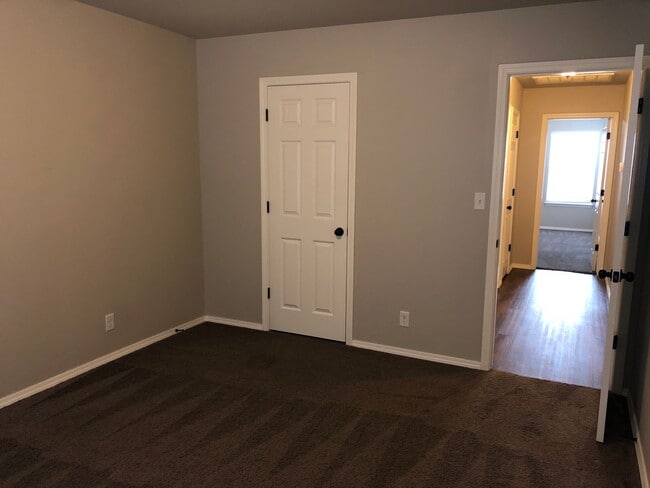 Building Photo - Bixby Schools -  3 Bedroom 2 Bath in The T...