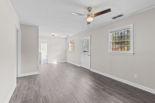 Building Photo - Stylish & Newly Renovated 4 Bedroom 2 Bath...