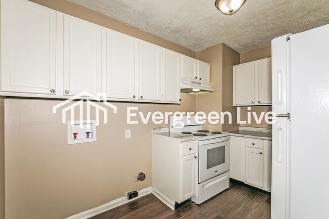 Building Photo - 3202 Donald Ave