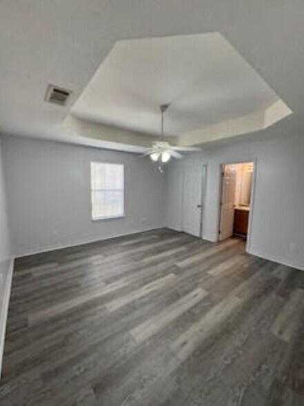 Building Photo - 15149 Deer Creek Dr