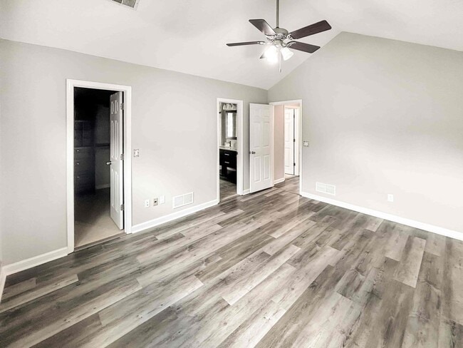 Building Photo - 3029 Vineyard Way
