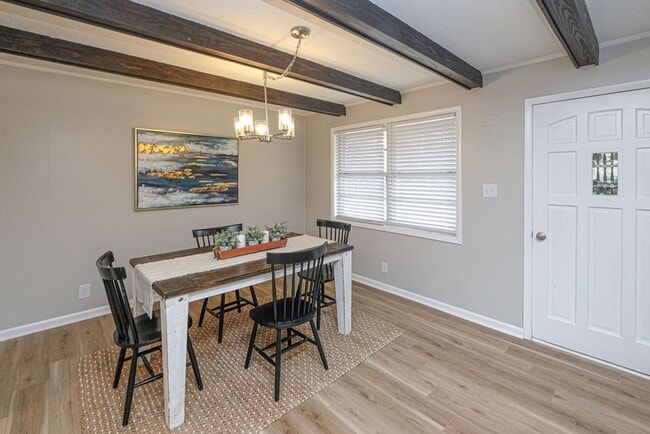 Building Photo - Newly Renovated - Move In Ready Home! 5 Bedrooms 3 Bathrooms