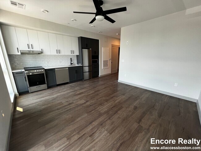 Building Photo - 451 Cambridge St