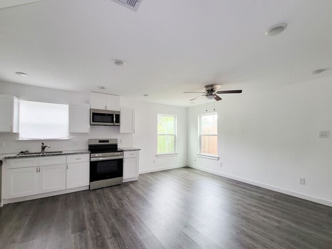 Building Photo - This newly constructed 3-bedroom, 2-bathro...