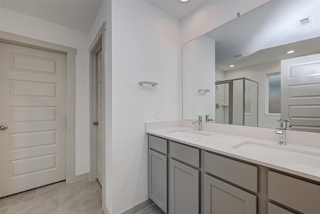 Building Photo - 1203 Hyde Lk Ln