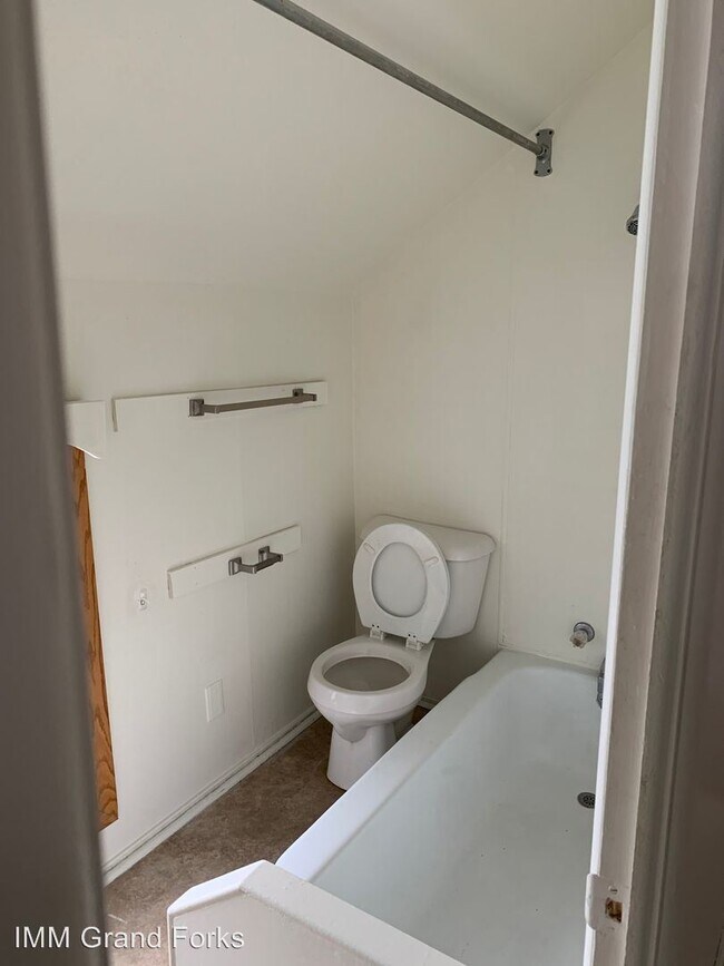 Building Photo - 524 N 7th St