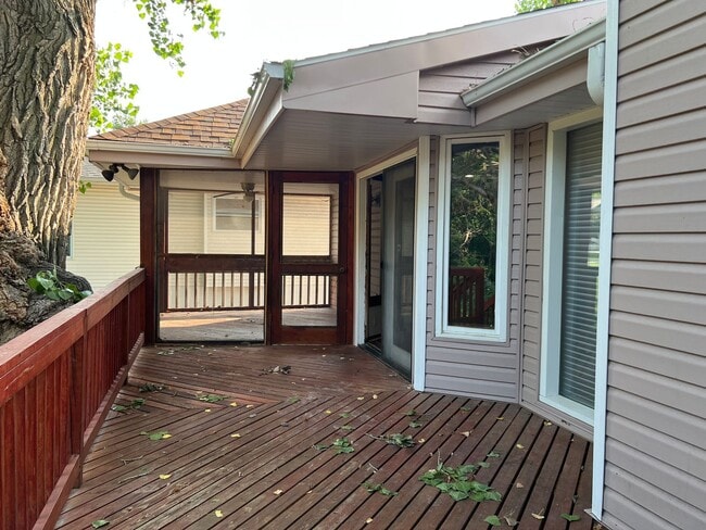 Building Photo - 3 Bedroom With 4th Non-Conforming In Diamo...