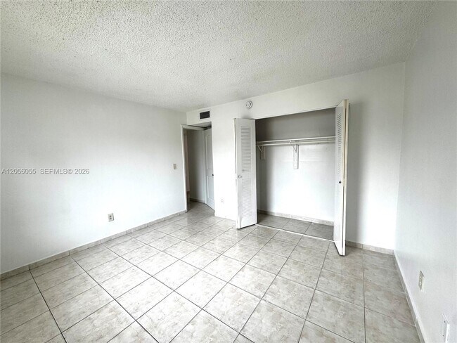 Building Photo - 888 NE 132nd St