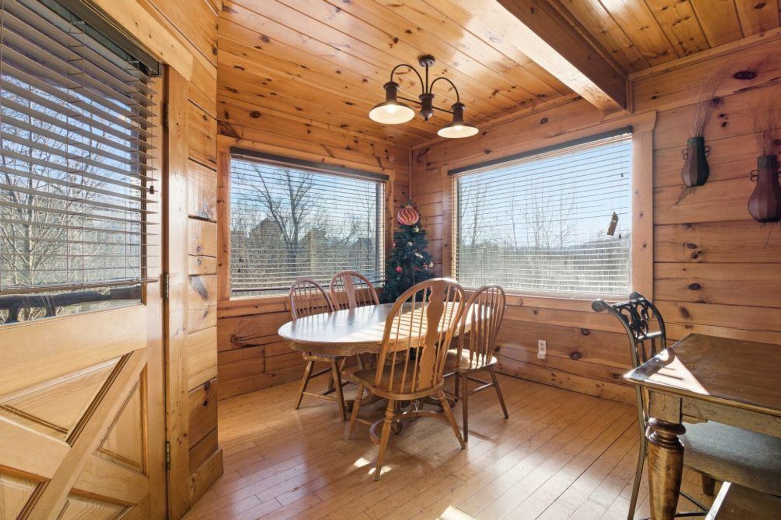 Building Photo - 1115 Towering Oaks Dr