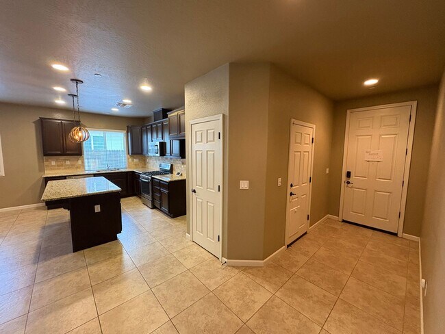 Building Photo - SE Visalia home coming soon!