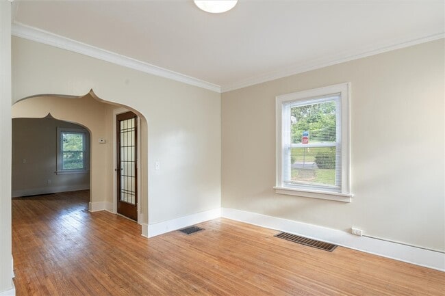 Building Photo - 425 Highland Ave