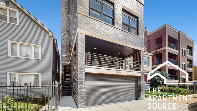 Building Photo - 3253 N Elston Ave