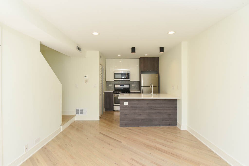 Building Photo - 843 W Grace St