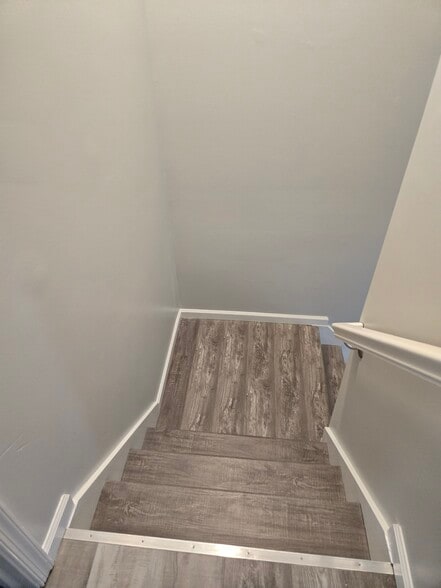 Stairs to top - 59 Sopwith Way