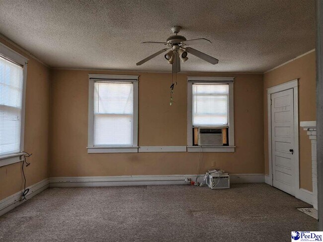 Building Photo - 420 W Cheves St