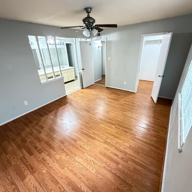 Building Photo - 1721 Brazoria Dr