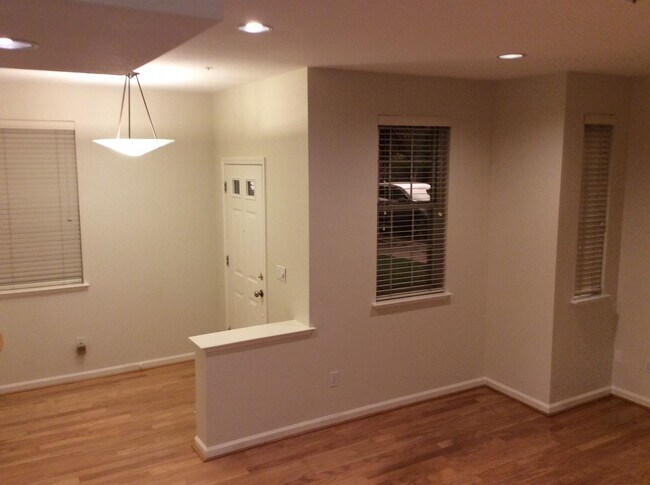 Building Photo - Upper Westside Santa Cruz Duplex