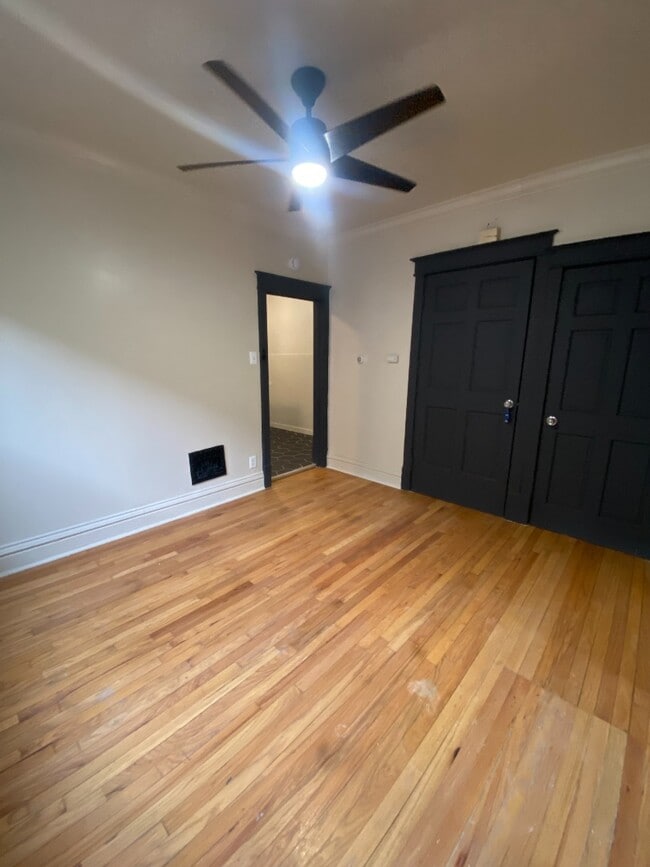 Building Photo - 2037B Maury