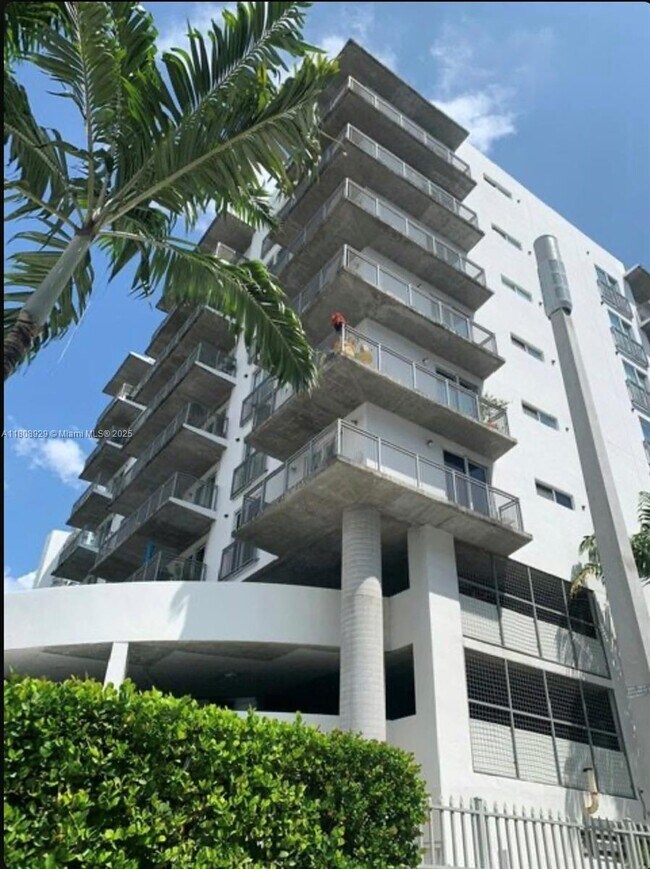 Building Photo - 455 NE 25th St