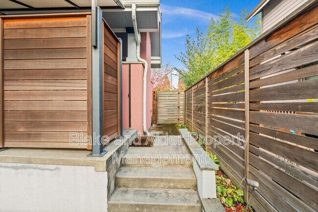 Building Photo - 3455 NE Tillamook St