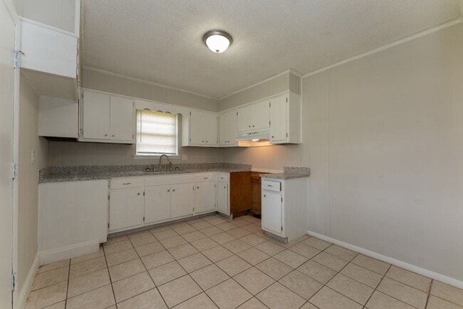 Building Photo - Hot Listing in Athens – 4 Beds, Granite Counters & More!