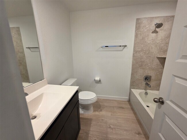 Building Photo - 4923 Edgewood Dr
