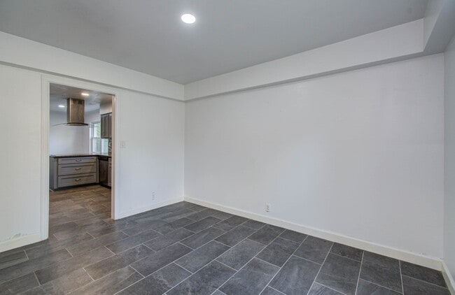 Building Photo - 674 Ravensworth Dr