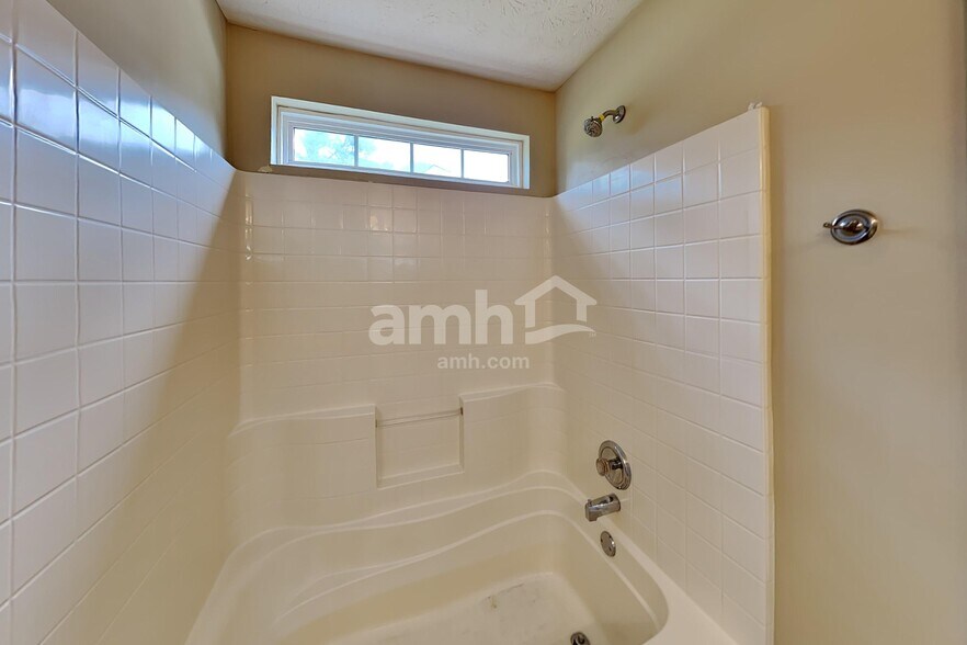 Building Photo - 308 Sam Cobb Pl