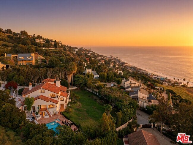 Building Photo - 3909 Villa Costera