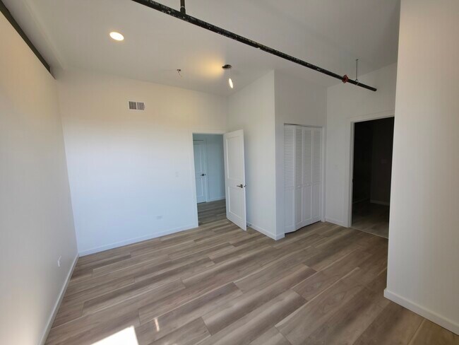 Building Photo - 2202 Lombard Ave