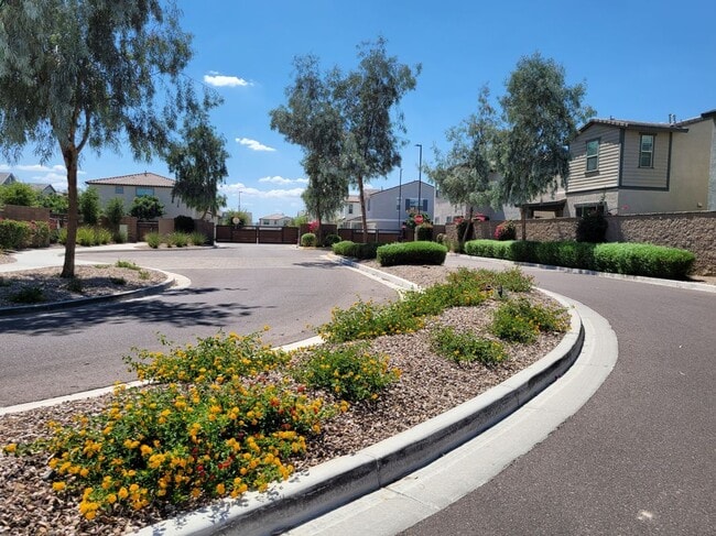 Building Photo - 2754 S Apache Dr