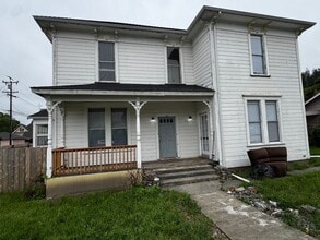 Building Photo - 910 8th St