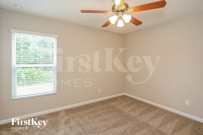 Building Photo - 1573 SW Bermel Ave