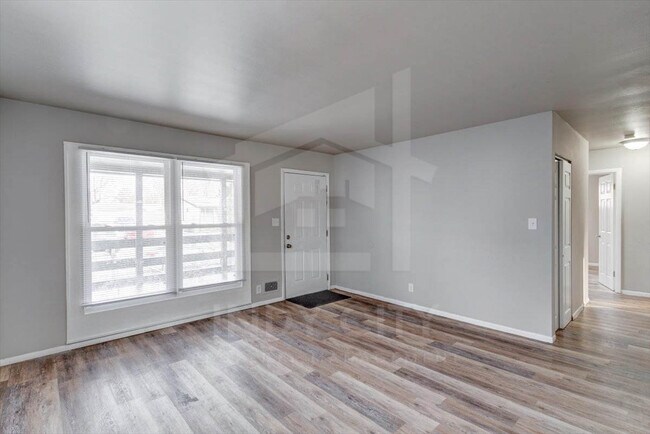 Building Photo - 750 S Dequincy St