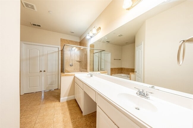 Building Photo - 2500 Rockbrook Dr