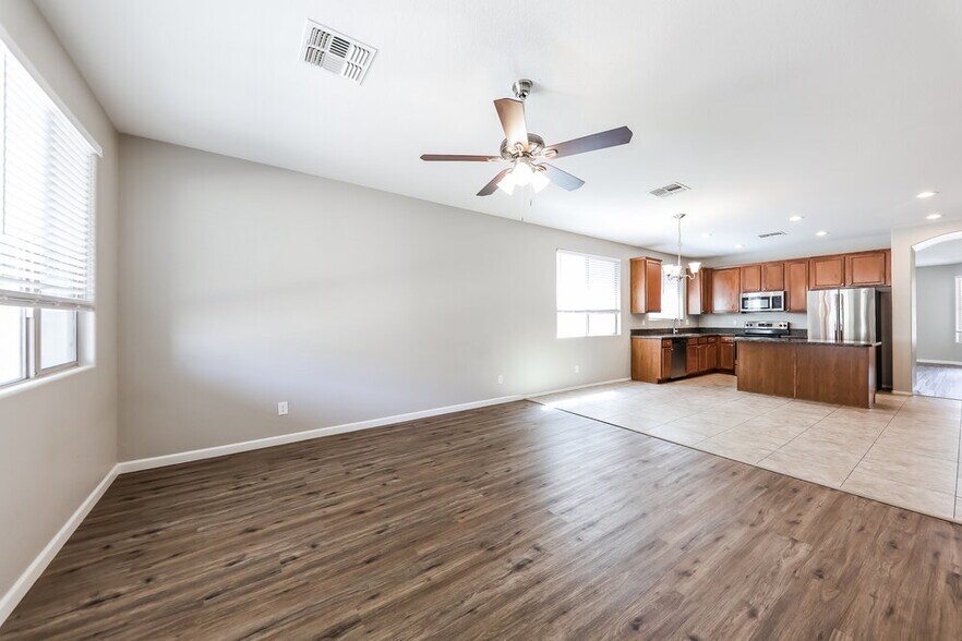 Building Photo - 14338 W Crocus Dr