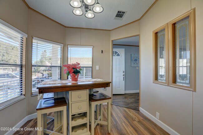 Building Photo - 561 Dolphin Cir