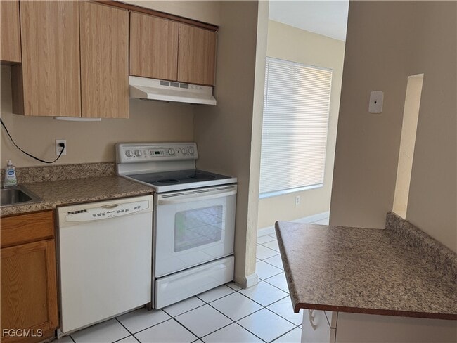 Building Photo - 2117 SW Santa Barbara Pl